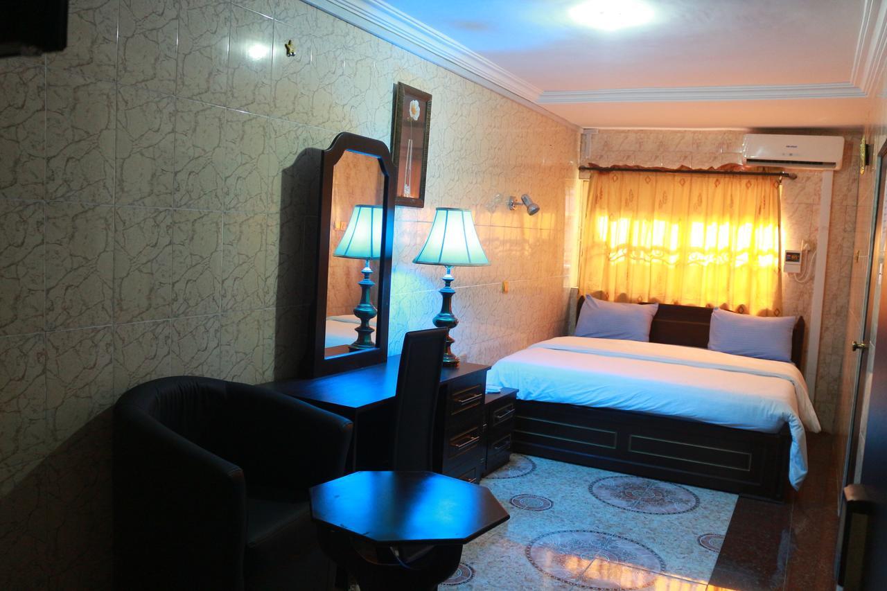 Cute Villa Hotel And Suites Uyo Exterior foto